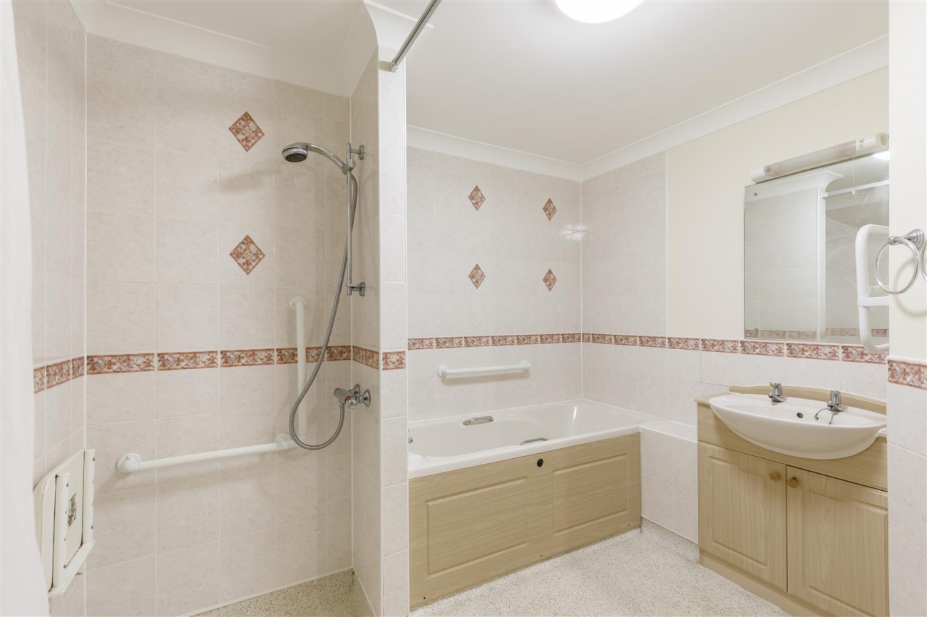 Images for High Street, Heathfield EAID:lextonsapi BID:4