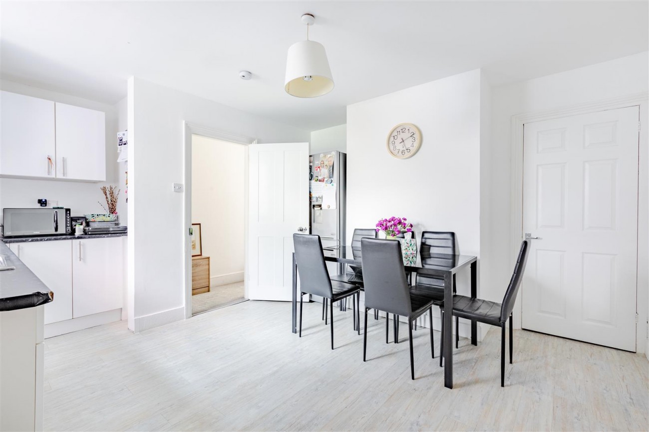 Images for Hart Road, Dorking EAID:lextonsapi BID:4